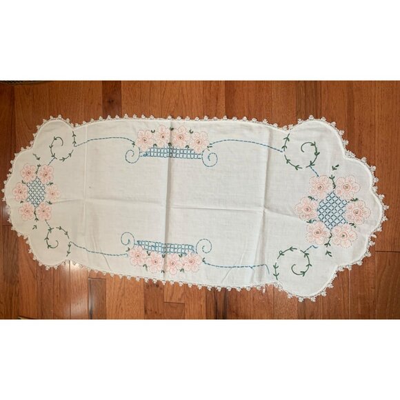 Vintage Embroidered Floral Table Runner with Lace Edges 18x41 - Picture 1 of 11